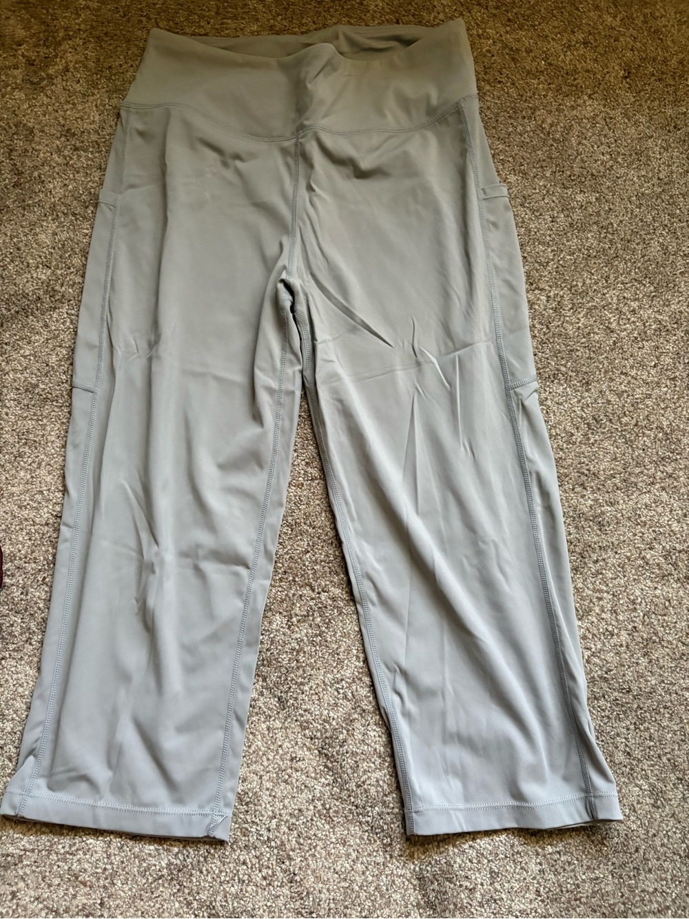 High-Rise Performance Capris in Light Gray